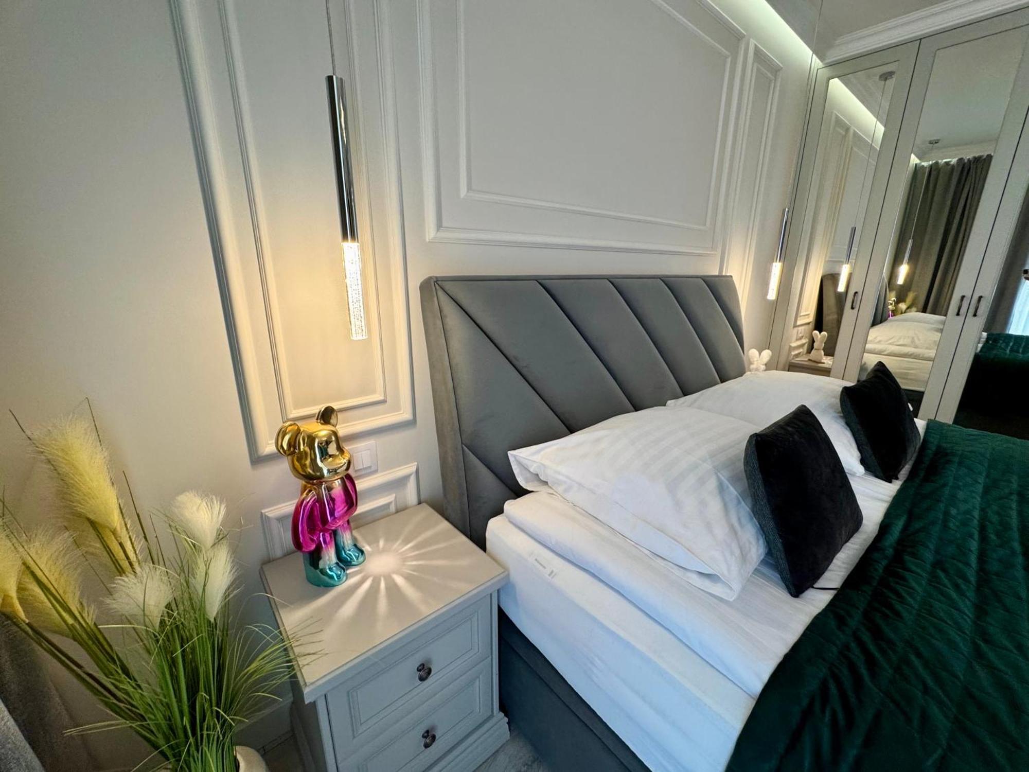 Elegance Centrum Air Conditioner & Garage For Free Apartment