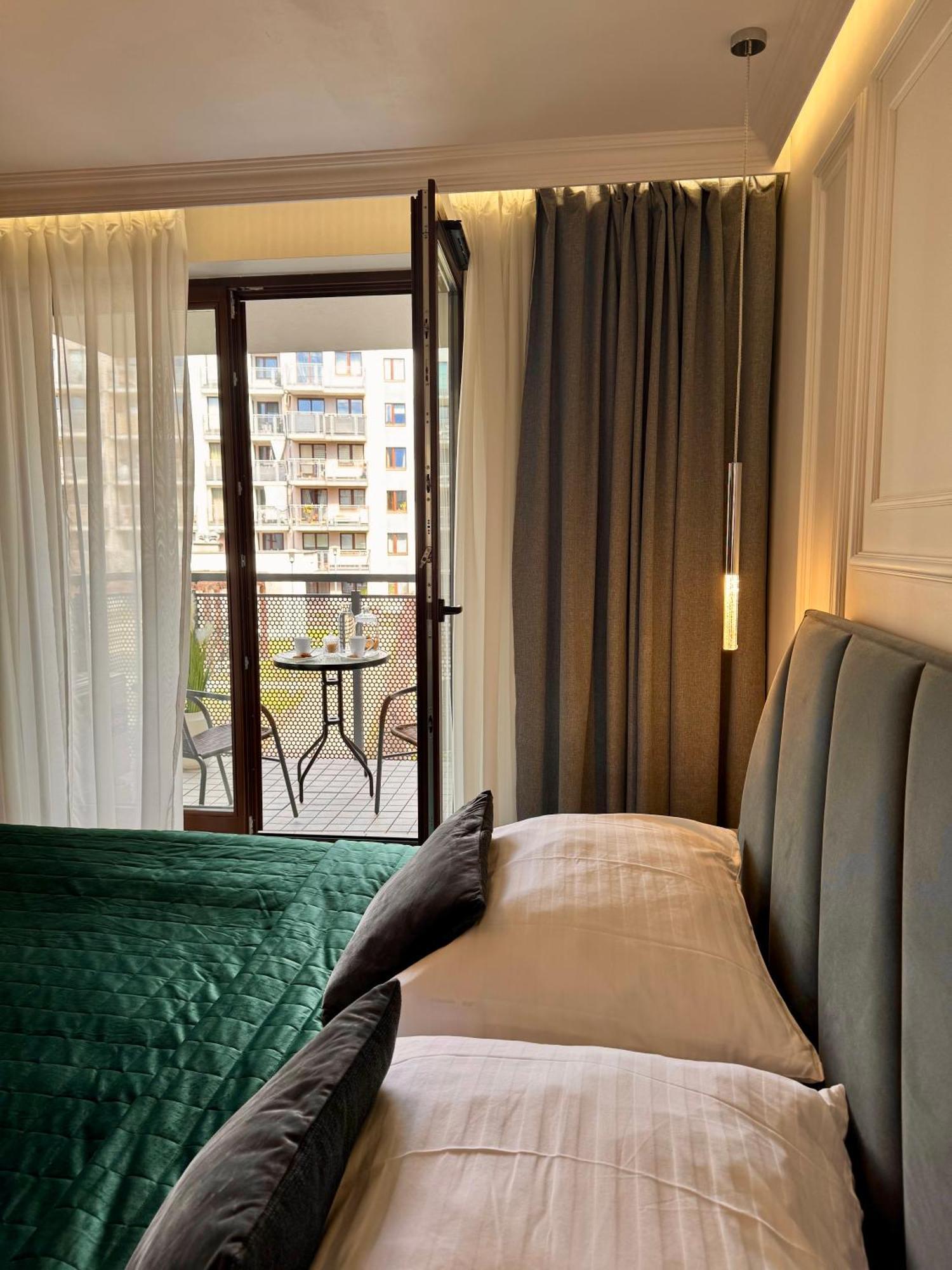 Elegance Centrum Air Conditioner & Garage For Free Apartment